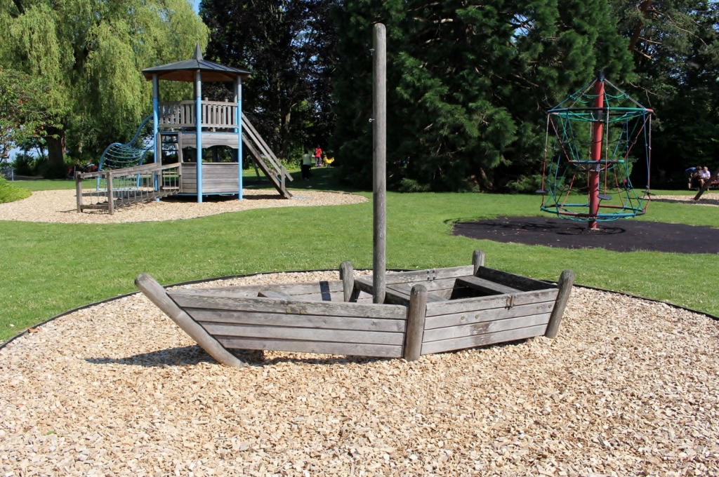 13_childrens-playground-814520.jpg