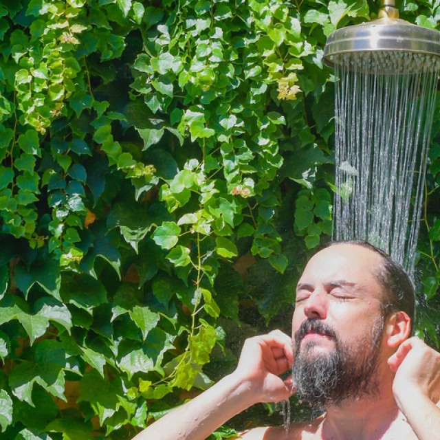 Kerti zuhany építése házilag: inspiráló DIY ötletek, amik segítenek a tervezésben!