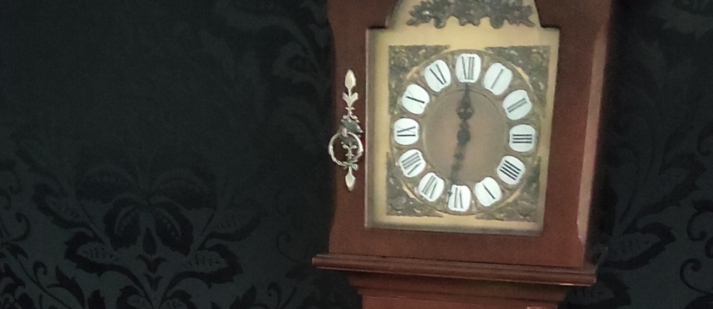 Extra állóóra, a szoba dísze: új funkciót kap a régi bútordarab, nézd meg, hogyan!