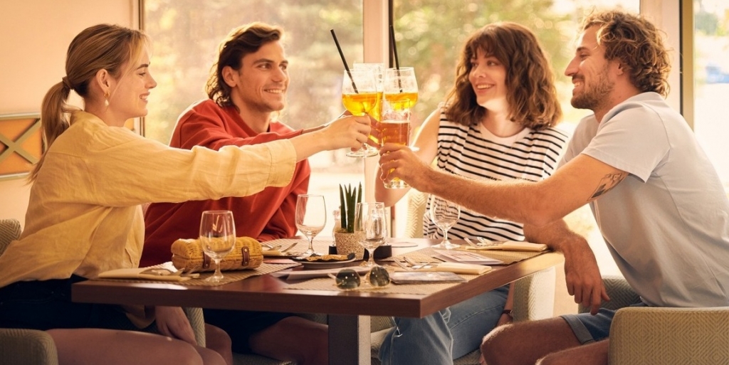 Július 30-a a barátság világnapja: ennek jegyében tett nagy bejelentést a Danubius Hotels!