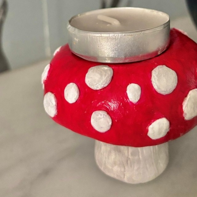 DIY ötlet hétvégére: készíts levegőre száradó gyurmából gomba ihlette tálkát és mécsestartót!
