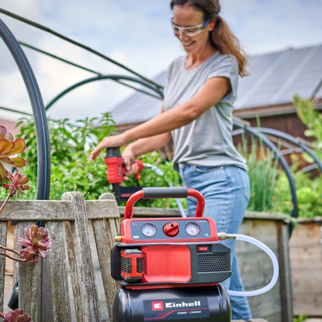 Az Einhell mobilis Power X-Change akkus kompresszorával soha nem fogy ki a szuszból!