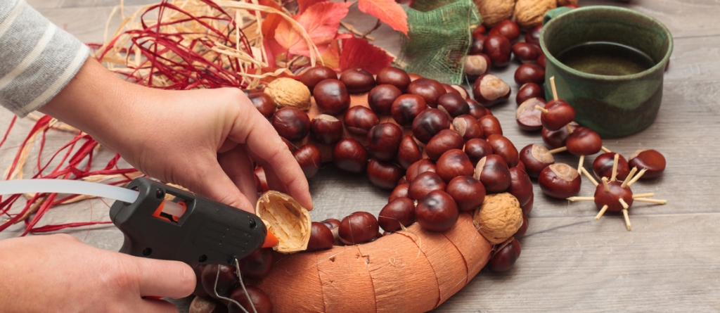 Gesztenyét gyűjtöttek a gyerekek? Ne dobd ki, készíts belőlük látványos őszi dekorációt!