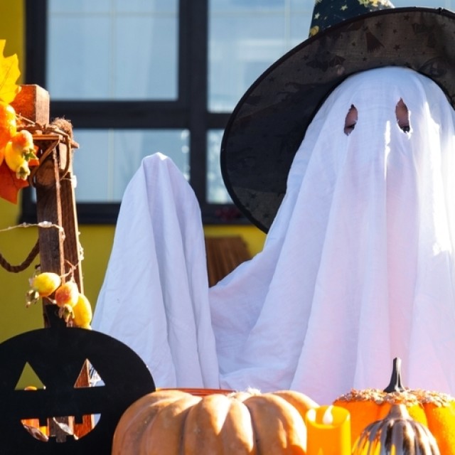 Ijesztően vicces kerti dekorációs ötletek a halloweeni időszakra: imádni fogják a gyerekek!