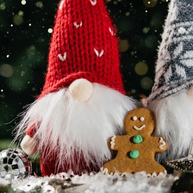 Karácsonyi manó dekoráció újrahasznosítással: üres öblítős flakon lesz az alapja!