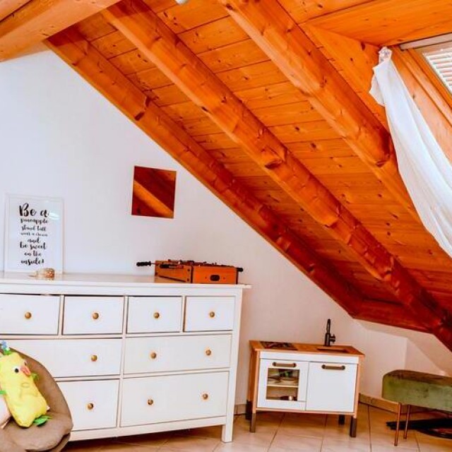 Életteli manzárd: ötletek és tippek tetőtéri lakáshoz – fotós összeállítás