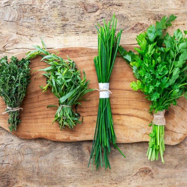 A friss fűszerek helyes szárítása és tárolása – főzz mindig finomat!