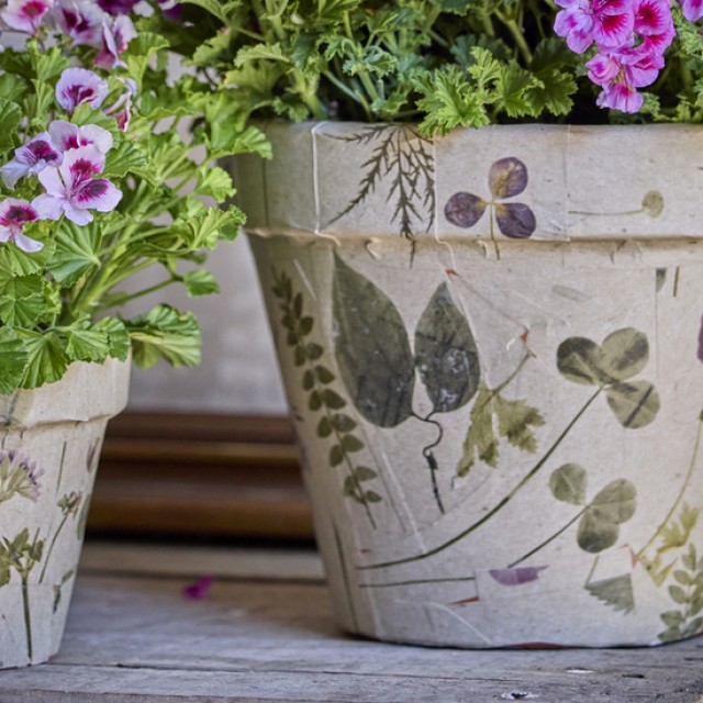 Extra virágcserepek készítése: nosztalgikus hangulatot sugároznak